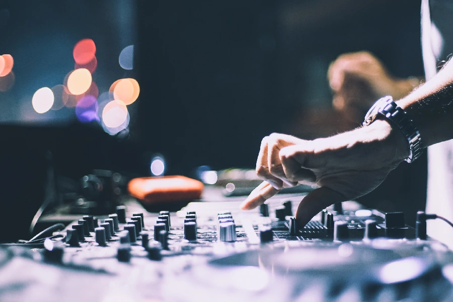 Creating a Seamless Timeline for DJs and Photos Allen Park, MI Creating a Seamless Timeline for DJs and Photos Allen Park, MI